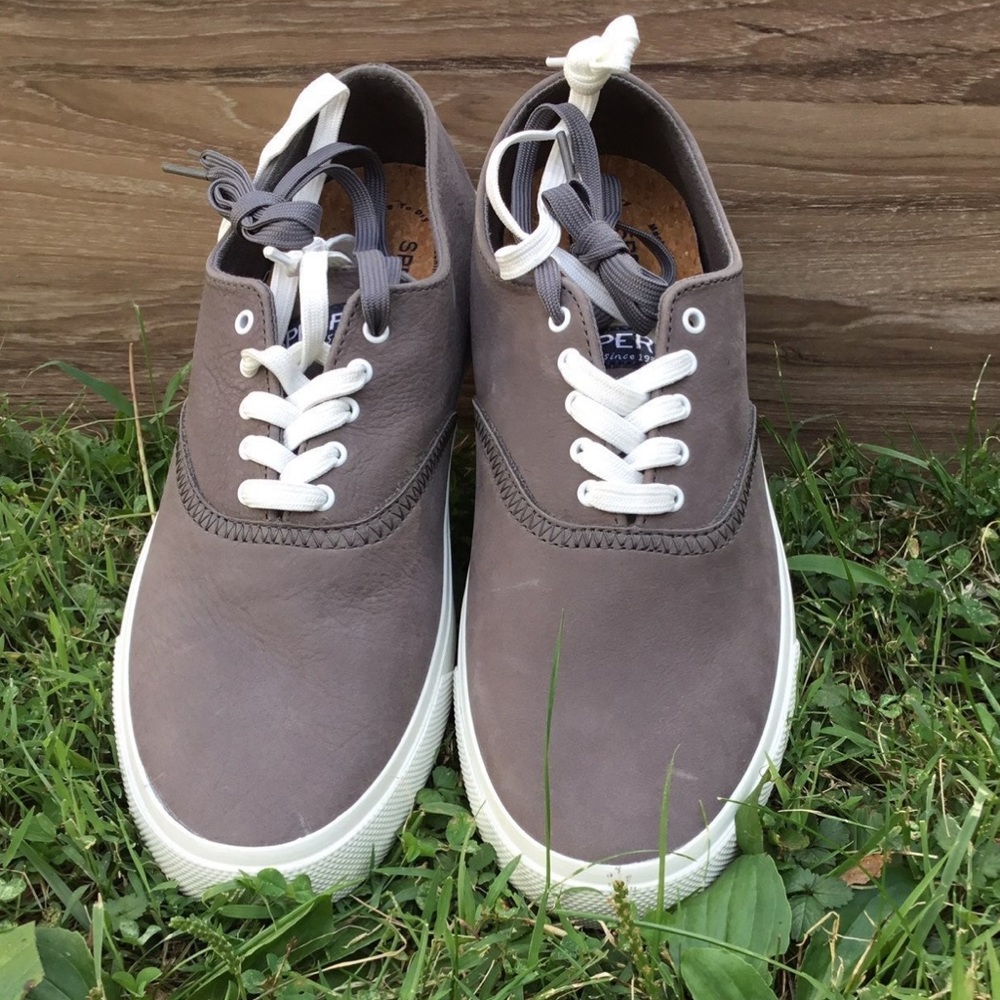Men Sneaker size 9